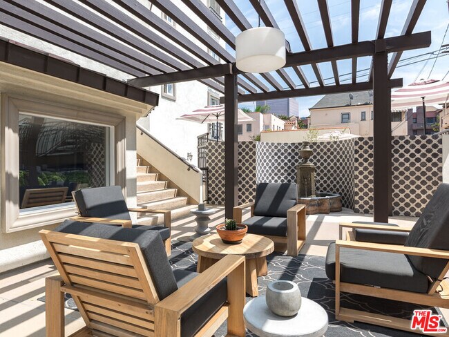 Building Photo - 230 S Hamilton Dr