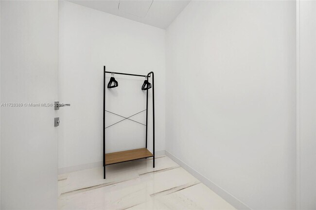 Building Photo - 300 Biscayne Blvd Way