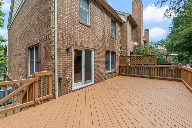 Building Photo - 9401 Rosmarin Way