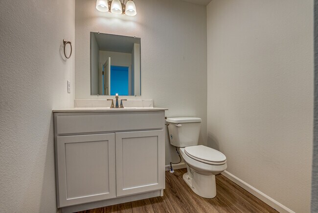 Building Photo - 220 E Sunset Cove Ln