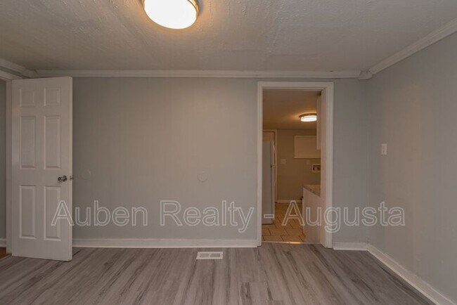 Building Photo - 3527 Bullock Ave