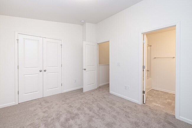 Building Photo - GREAT 2 Bedroom Townhome Regent Park - AUGUST MOVE IN SPECIAL