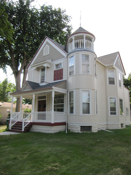 Building Photo - 804 4th S St