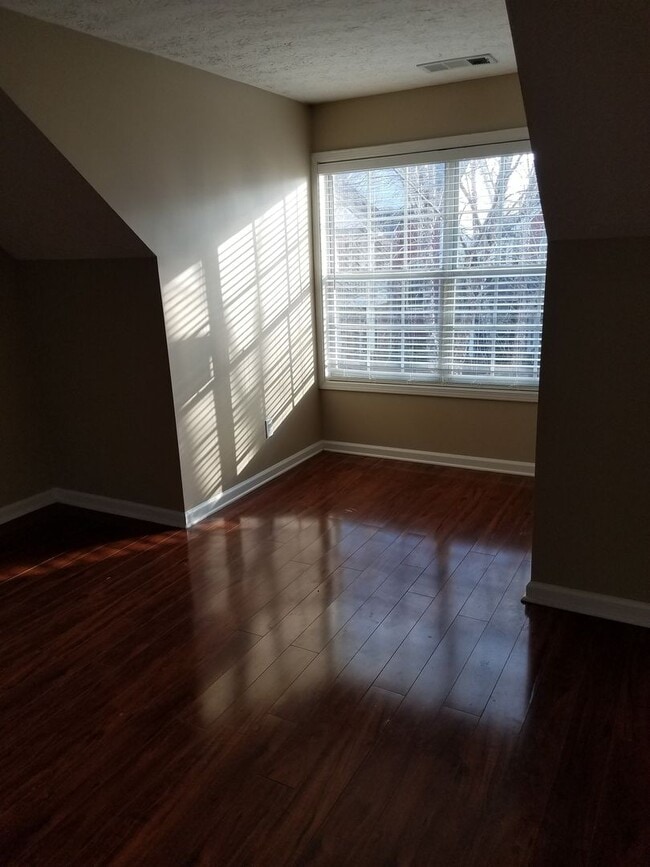 Building Photo - Carrollton City Living