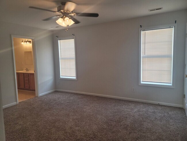 Building Photo - 4 Bedroom 3 Full Bath Ranch Home located Minutes from CAMPBELL UNIVERSITY!