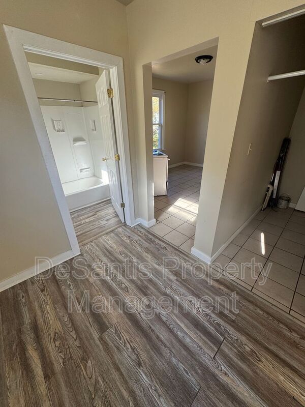 Building Photo - 207 Railroad Ave