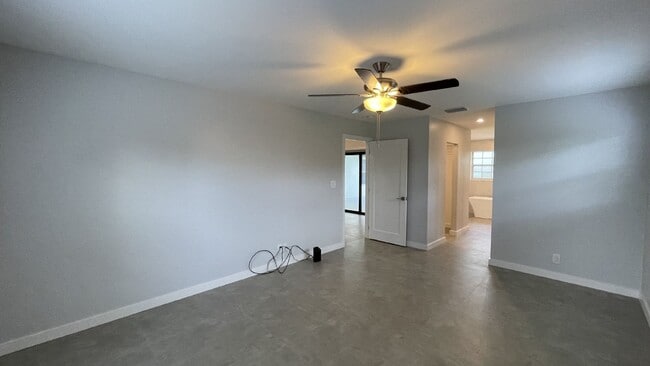 Building Photo - Spacious 3-Bedroom Oasis in Loxahatchee with 2 Full Baths