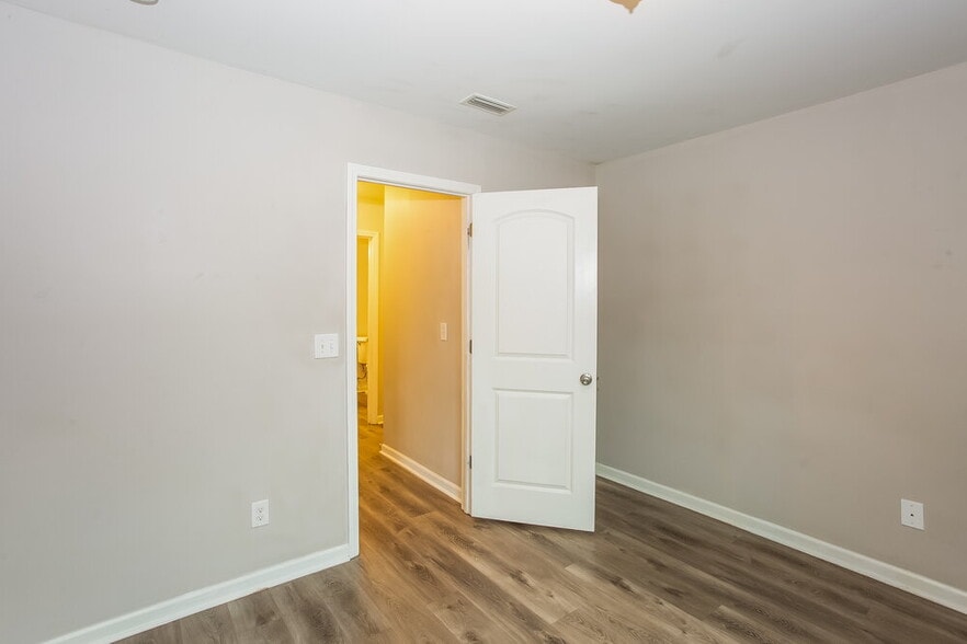 Building Photo - 1083 Manston Pl SW