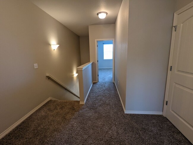 Building Photo - Beautiful Newer Townhome