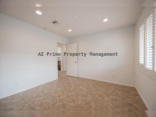 Building Photo - 5301 N 43rd Pl