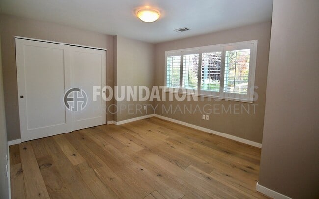 Building Photo - Remodeled 4BD/2BA in Prime Tiburon Locatio...