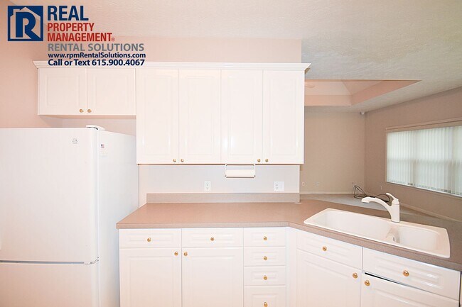 Building Photo - Adorable brick home in a great neighborhood! Huge bonus room and 2 car garage!