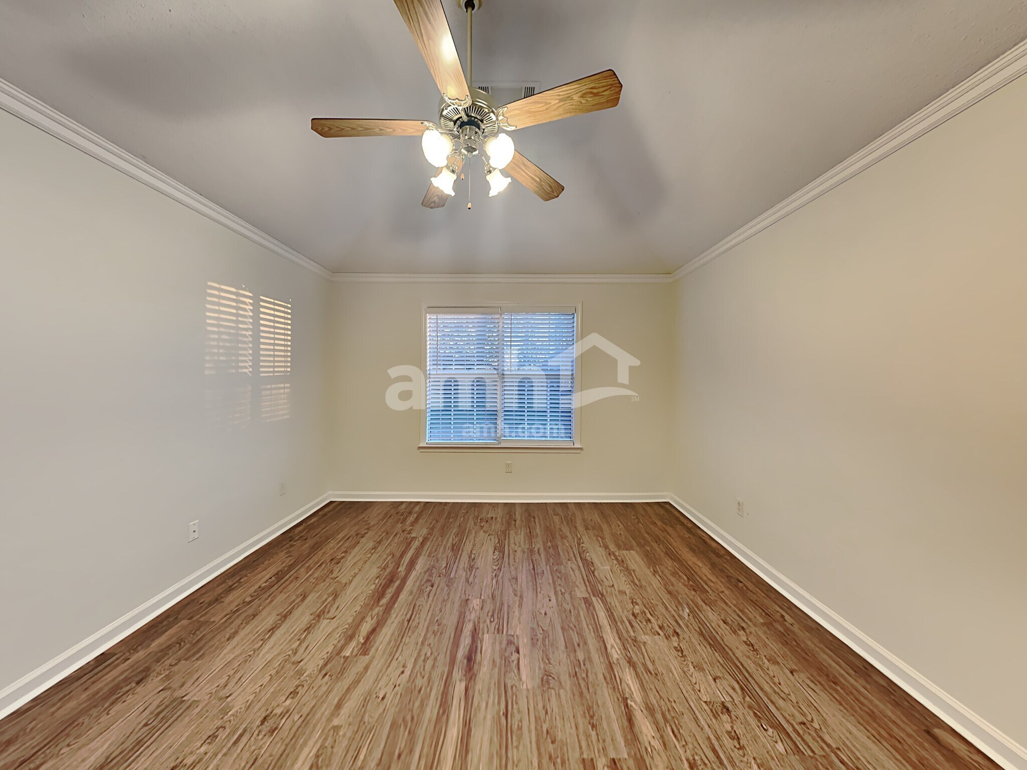 Building Photo - 10085 Woodland Grove Dr