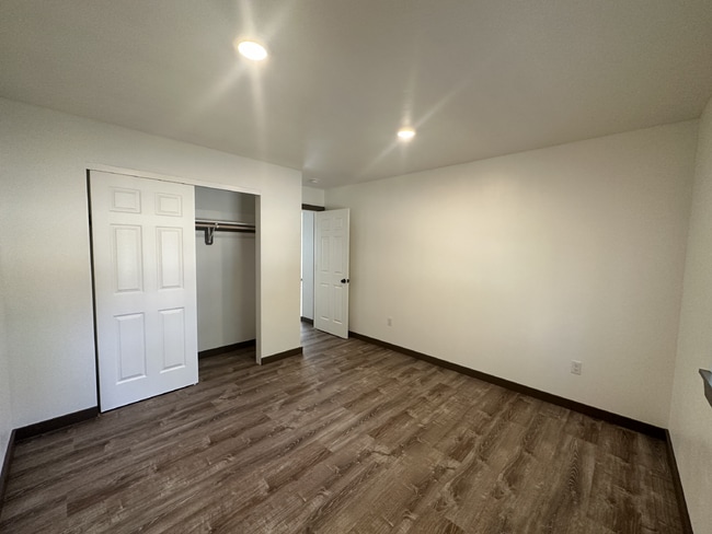 Building Photo - 3 Bed | 2 Bath Twin Bridges Home with Attached Garage