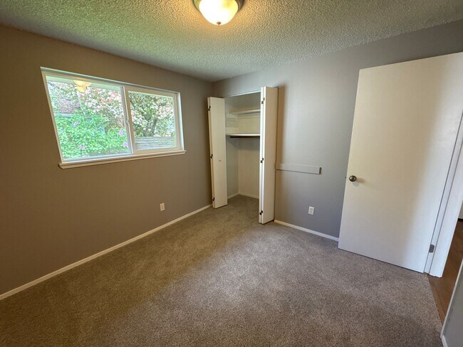 Building Photo - Peaceful Albany Home with Private Yard