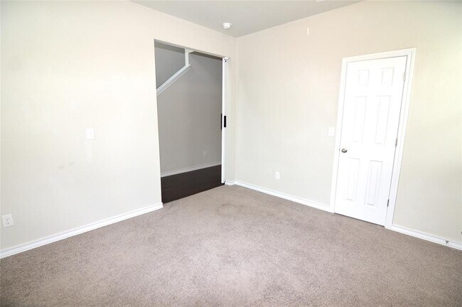 Building Photo - 212 Magna Ln