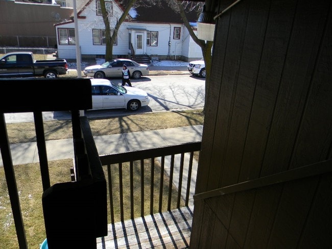 Building Photo - 1230 W Montana Ave