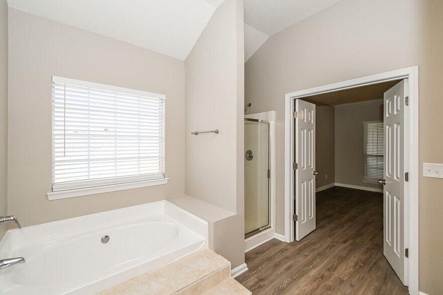 Building Photo - 10324 Deep Creek Cove