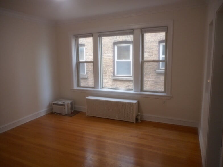 Dining Room - 5319 W Giddings St