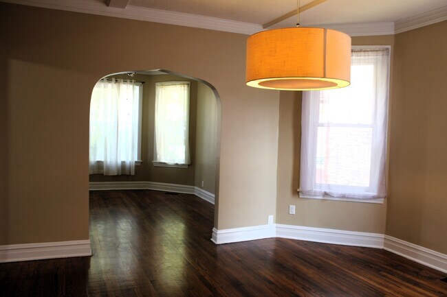 Building Photo - 4213 W Kamerling Ave