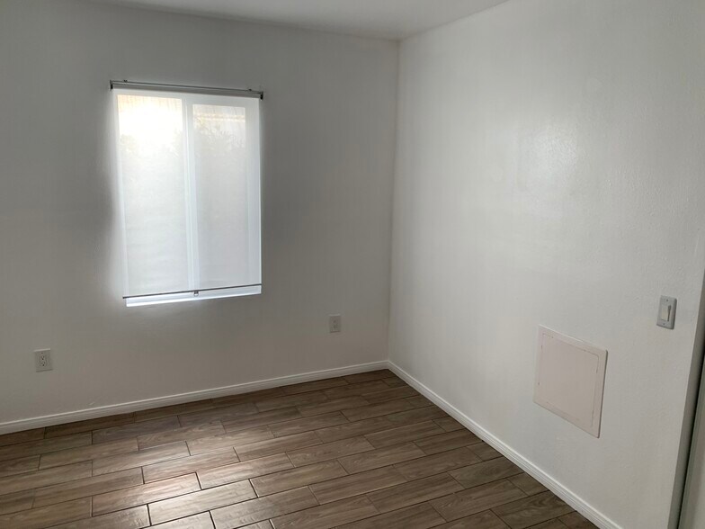 2nd Bedroom - 526 Brooks Ave