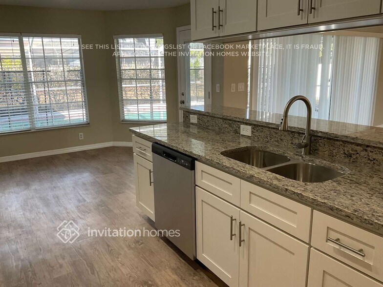 Building Photo - 9741 Reynosa Dr