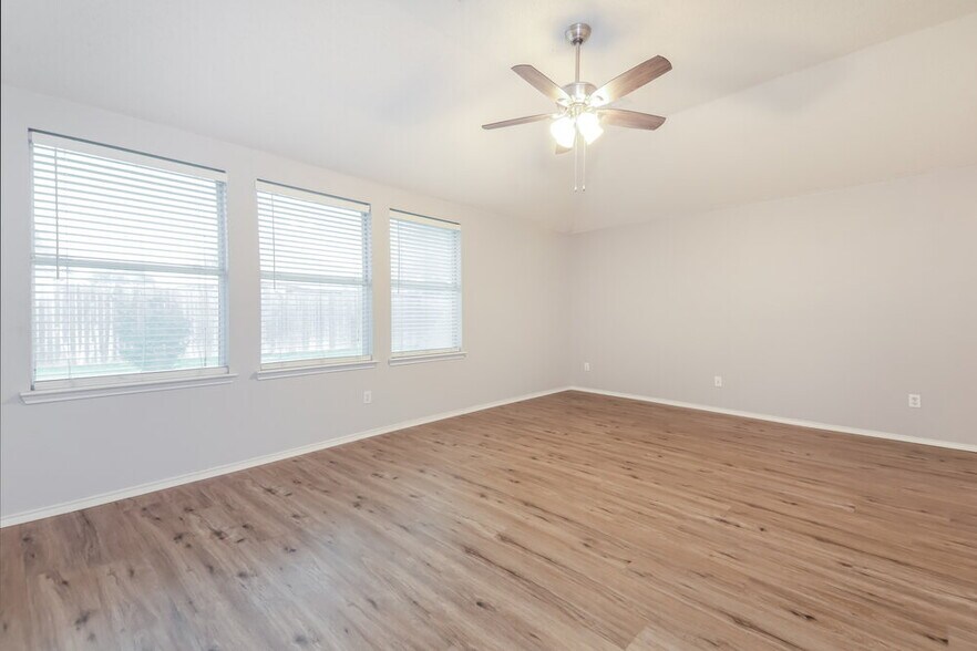 Building Photo - 114 Redbud Dr