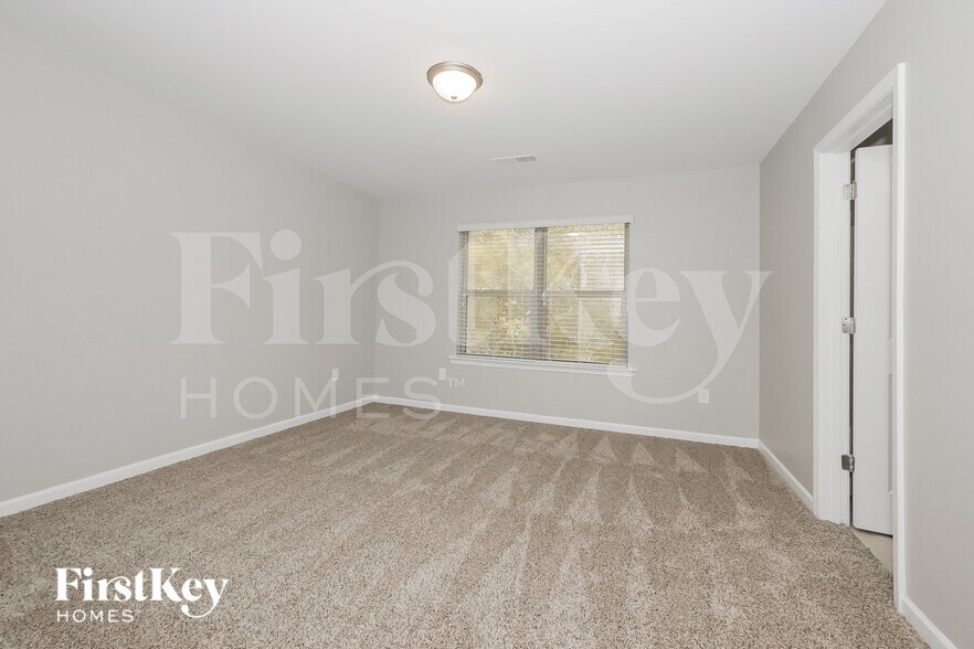 Building Photo - 27 Trotter Ct