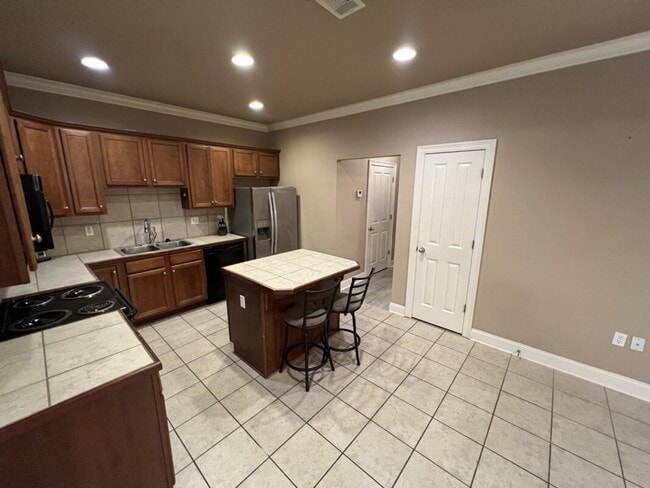 Building Photo - Newly updated! 3 bd, 2 bath condo in Zachary's Cottages at Blue Herron