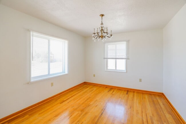 Building Photo - Roomy 3 Bedroom Home with Two Living Spaces