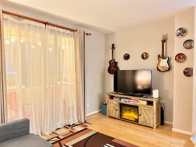 Building Photo - 2622 Baton Rouge Dr