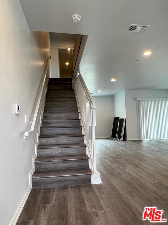 Building Photo - 1529 N Kingsley Dr