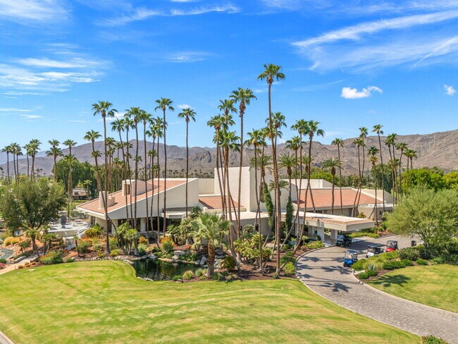 Building Photo - 10 Whittier Ct