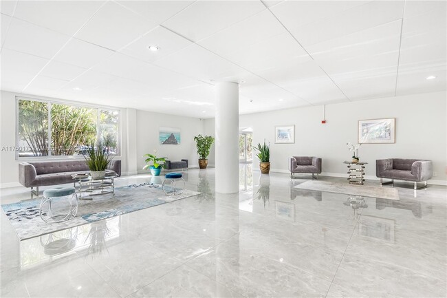 Building Photo - 9700 W Bay Harbor Dr