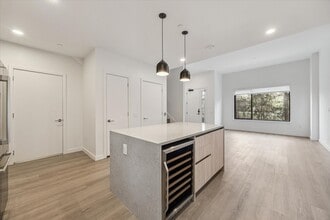 Building Photo - 1 Riva Row