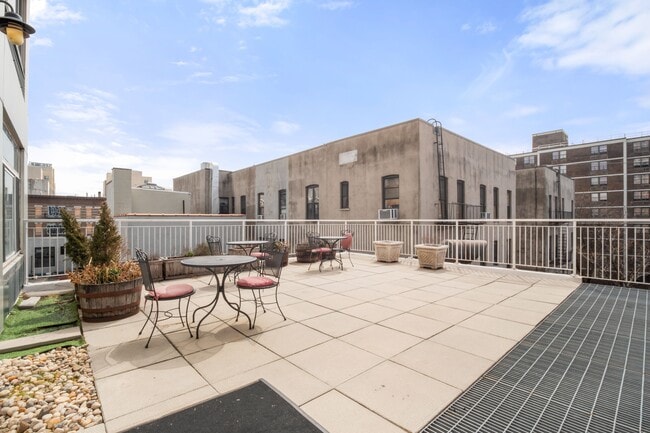 Building Photo - 106 W 116th St
