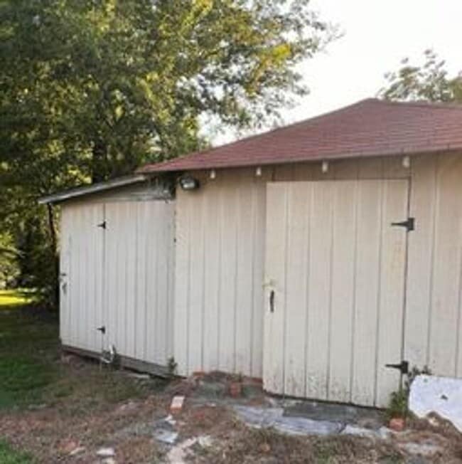 Building Photo - Hughes Springs 2 Bedroom Home