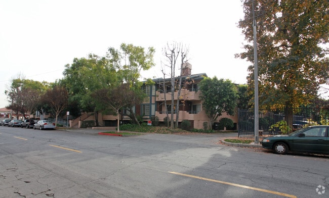 Primary Photo - Fountains on Verdugo Drive