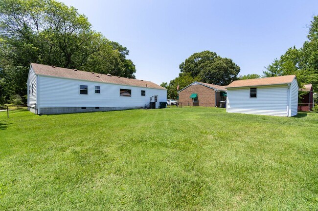 Building Photo - Renovated 3bdr 2bth rancher in the heart of Newport News