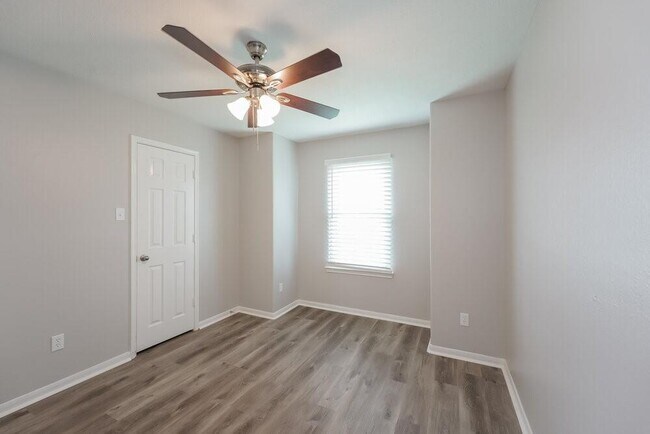 Building Photo - 2614 Elder Park Ct