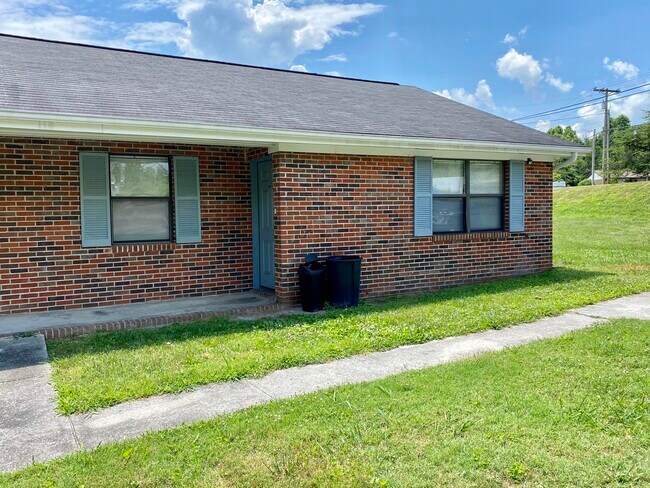 Primary Photo - 101 Lytle Rd