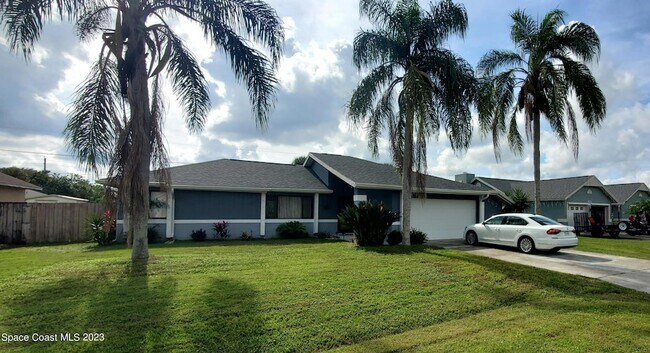 Primary Photo - 662 Castaways St NE