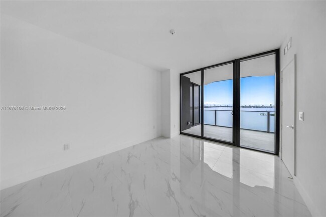 Building Photo - 700 NE 24th St