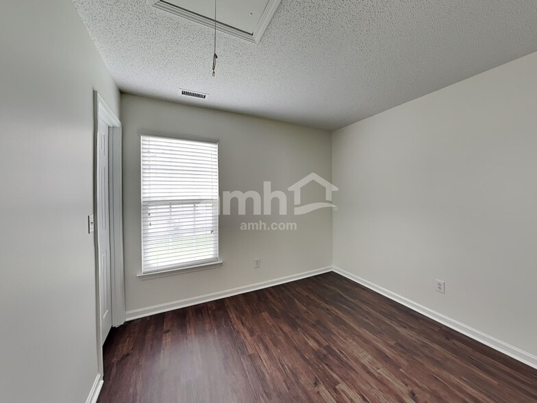 Building Photo - 8526 Appledale Dr