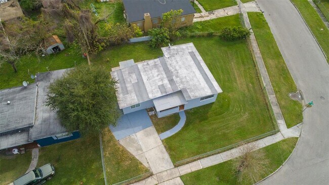 Building Photo - 1213 Lawne Blvd