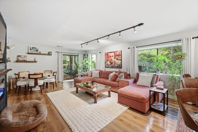 Building Photo - Spacious 2BR Condo in Desirable Snee Farm