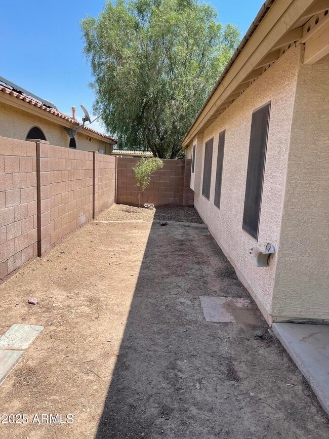 Building Photo - 542 N 169th Ave