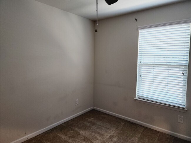 Building Photo - Plaza Midwood Townhome