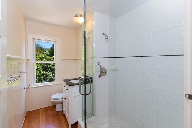 Building Photo - 1814 Anacapa St