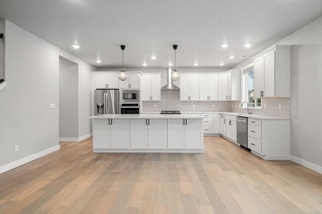 Building Photo - Newer 4-Bedroom Home in Bremerton